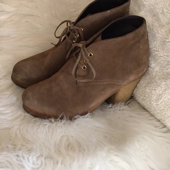 Prada heeled suede boots. - Picture 15 of 15